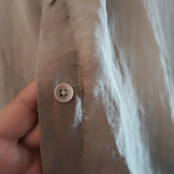 Mavi Marka Gömlekte İlk Yıkamadan Sonra Deformeler Ve Yırtılmalar Oldu