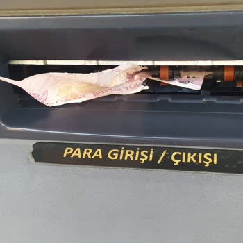 Ziraat ATM Paramı Yırtıp İçine Çekti