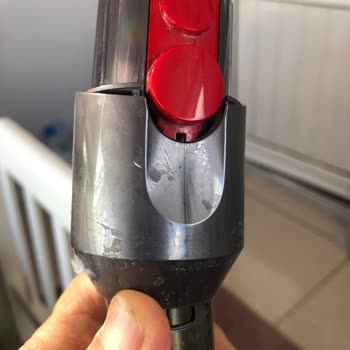 Dyson V12 Borusu Sallanıyor