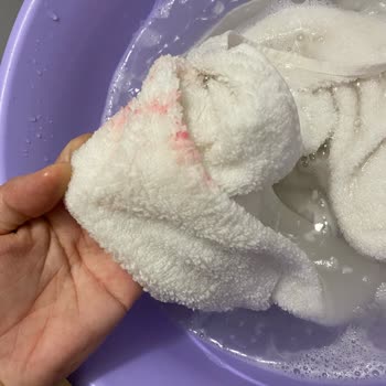 Domestos Pembe Ve Sarı Leke Yapıyor