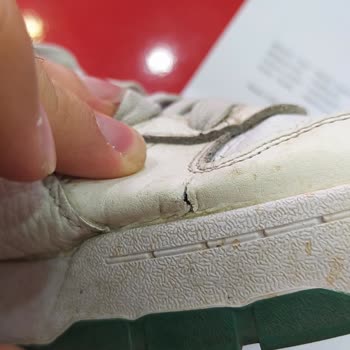 Toksöz Spor Ayakkabımın Yanları Açıldı Ve Tabanı Parçalandı