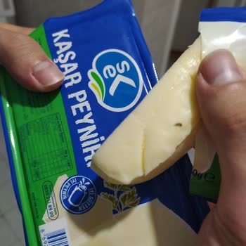 Sek Kaşar Peynirinden Böcek Çıktı