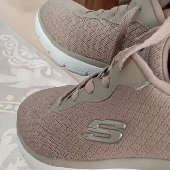 Skechers Ayakkabıların Teklerini Aynı Renge Boyayamıyor