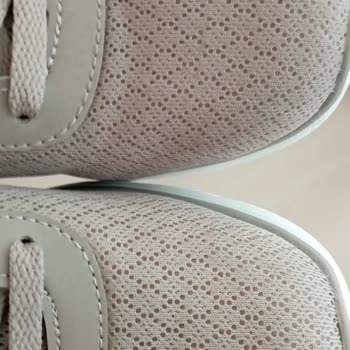 Skechers Ayakkabıların Teklerini Aynı Renge Boyayamıyor