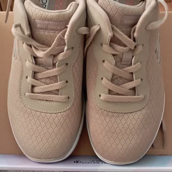 Skechers Ayakkabıların Teklerini Aynı Renge Boyayamıyor