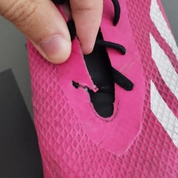 Adidas 2 Aylık Krampon Bağcık Yerinden Koptu!