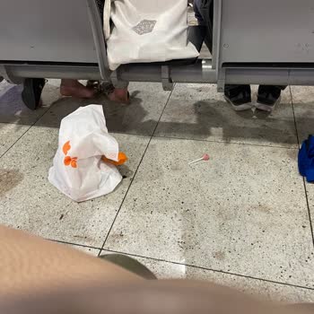 Sabiha Gökçen Havalimanı Yakışmayan Görüntü, Çöplük ve İdrar Kokusu