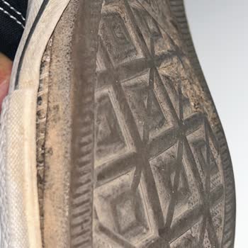 Converse Ayakkabılarımdaki Taban Açılması Ve Dikiş Sökülmesi