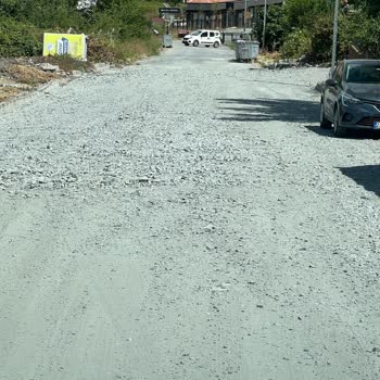 Arnavutköy Belediyesi Asfalt Çalışmasını 3 Haftadır Bitirmiyor!