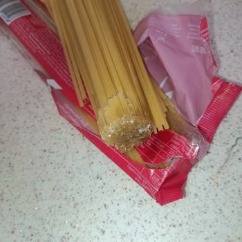 Filiz Makarnadan Cam Parçası Çıkması Ve Diğer Pakette De Küf Çıkması