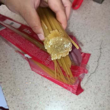 Filiz Makarnadan Cam Parçası Çıkması Ve Diğer Pakette De Küf Çıkması