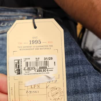 Lufian Ürün Fiyatı Etiketinin Yırtılması