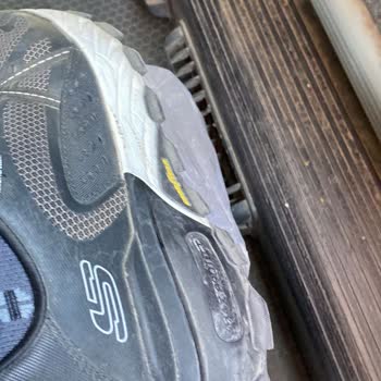 Skechers Kendi Ürününün Arkasında Durmuyor