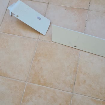 Samsung Klima Alt Panel Kırılması