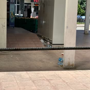 Tepebaşı Migros Çevresi Çöplerle Dolu