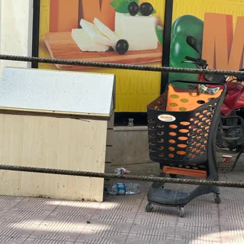 Tepebaşı Migros Çevresi Çöplerle Dolu