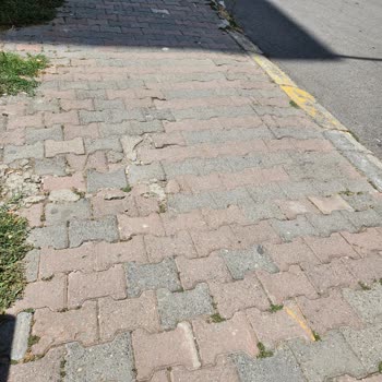 İBB - İstanbul Büyükşehir Belediyesi İstanbul Büyükşehir Belediyesinin Bakımsız Kaldırımları