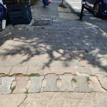 İBB - İstanbul Büyükşehir Belediyesi İstanbul Büyükşehir Belediyesinin Bakımsız Kaldırımları