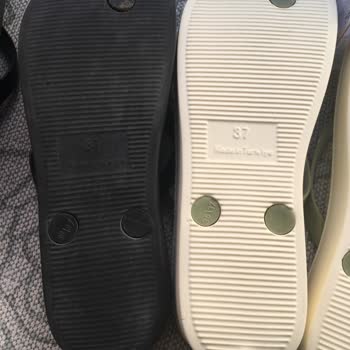 Penti Plaj Terliği Plajda Küçüldü