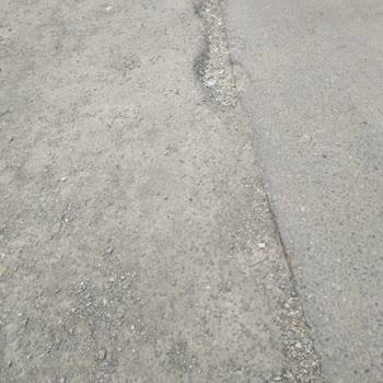Avcılar Belediyesi Kanalizasyon Ve Çökük Olan Yer
