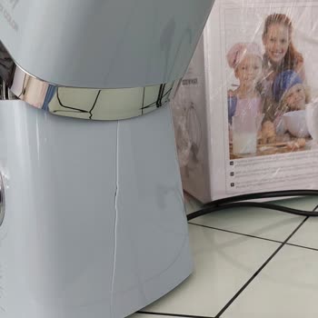 Arzum Hamur Yoğurma Makinesinin Durduğu Yerde Gövdesi Çatladı