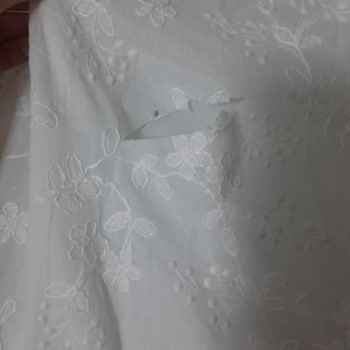 Sinem Kıvanç Butik Yırtık Elbise Gönderdi