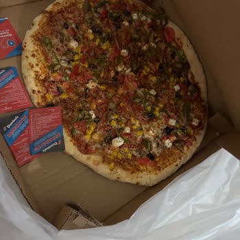 Domino's Pizza Hakaret Edercesine Teslim