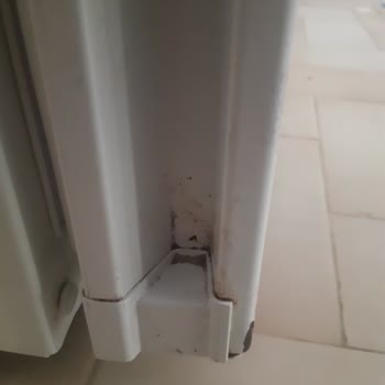 Bosch Buzdolabı Durduk Yere Paslandı