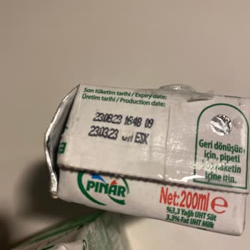 Pınar Tarihi Geçmemiş Bozuk Süt Satıyor!