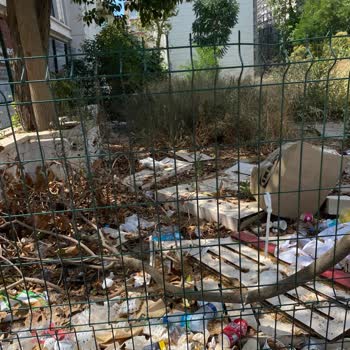 Kadıköy Belediyesi Boş Arsalardaki Çöp Yığını