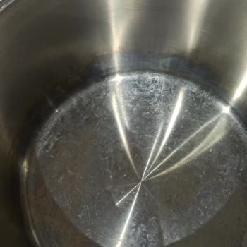 Fissler Vitaquick Tabanında Kötü Lekelenmeler Ve Gökkuşağı İzleri