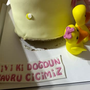 Liva Pastanesi (livapastacilik.com) Yamuk Doğum Günü Pastası