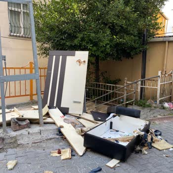 Kağıthane Belediyesi Sokağımız 10 Gündür Bu Şekilde