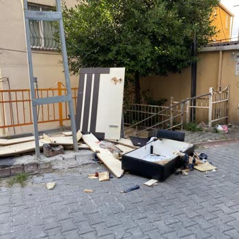 Kağıthane Belediyesi Sokağımız 10 Gündür Bu Şekilde