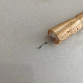 BİM Ekmecik Marka Galetadan Çıkan Demir Parçası