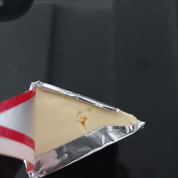 Pınar Üçgen Peynirin İçinden Ne Olduğunu Anlamadığımız Bir Şey Çıktı