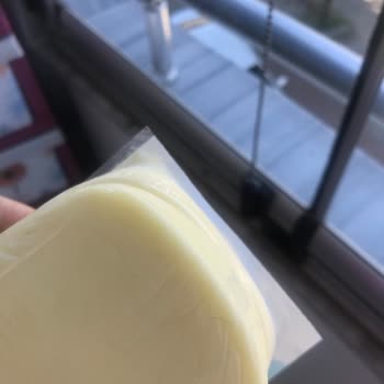 Kaşar Peynirinden Kıl Çıktı