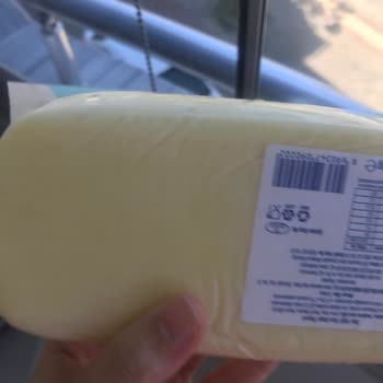 Kaşar Peynirinden Kıl Çıktı