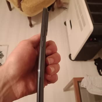 Omix X400 Telefon Kendiliğinden Yamuldu