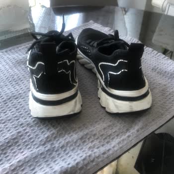 Elle Kalitesiz Ayakkabı