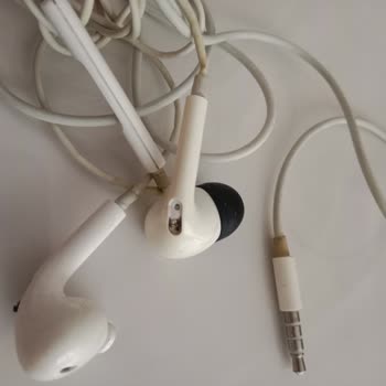 BİM'den Alınan Kulaklık Kirliydi