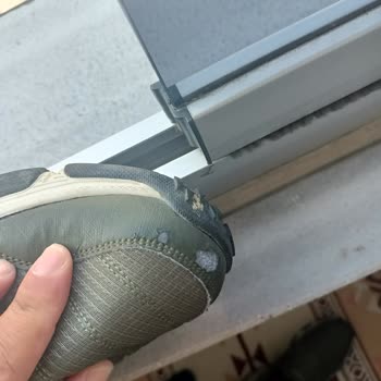 Skechers Manufacturing Error And Use Of Poor Quality Materials