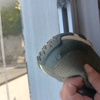 Skechers Manufacturing Error And Use Of Poor Quality Materials