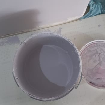 Dyo Marka 7344 Kodlu Boya Kartelada Gri İken Lila Renk Çıktı