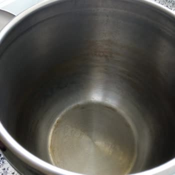 BİM Berlin 2'li Düdüklü Tencere Paslandı!