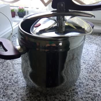 BİM Berlin 2'li Düdüklü Tencere Paslandı!