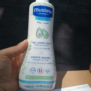 Mustela Yenidoğan Şampuanı Göz Yakıyor