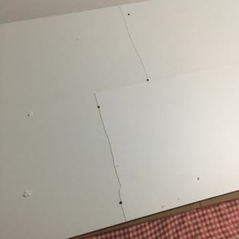 A101 İnternet Sitesinden Sipariş Ettiğim Dolabın Parçaları Kırık Geldi