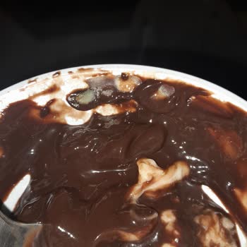 Şok Marketler Küflü Tatli Ve Fazla Para Alindi