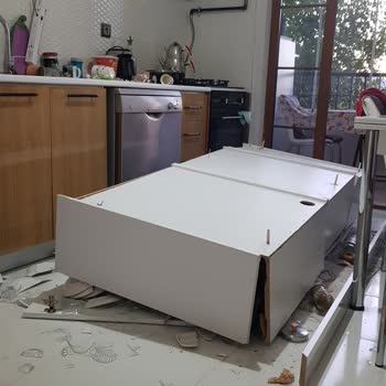 TOKİ Mutfak Dolabı Kendiliğinden Düştü